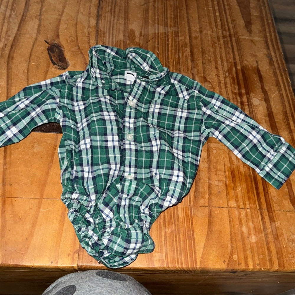 Long sleeve 3-6 buttoned onesie